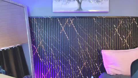    online show from September 28, 2025, 2:22 pm