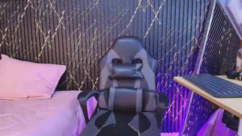    online show from October 7, 2025, 2:25 pm