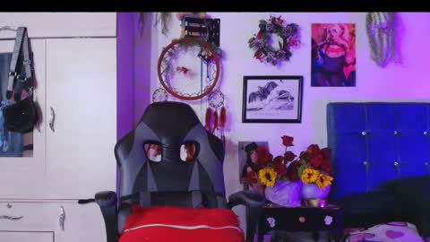    online show from November 17, 2025, 1:39 pm