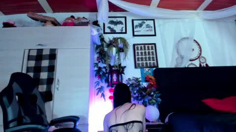 Snapshot of bathory_vamps chatting on April 10, 2026, 7:51 pm online show from April 10, 2026, 7:51 pm