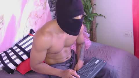 batmanhot7 online show from September 12, 2025, 9:26 pm
