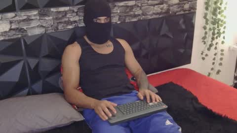 batmanhot7 online show from September 16, 2025, 7:37 pm