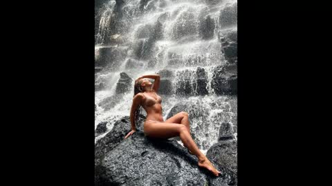 Snapshot of battyredhair chatting on April 7, 2026, 1:22 pm Battyredhair online show from April 7, 2026, 1:22 pm
