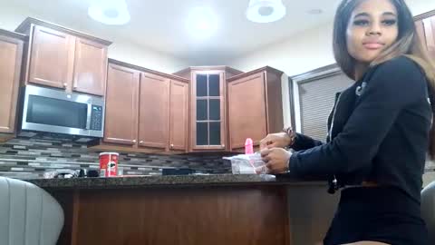 bayliierobins online show from February 17, 2026, 12:07 am