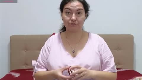 Snapshot of bbw_milf_4u chatting on October 15, 2025, 6:35 am Emma online show from October 15, 2025, 6:35 am