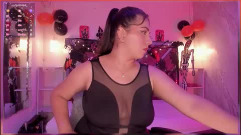 Snapshot of bbwcloe chatting on October 23, 2025, 4:34 am Cloe  online show from October 23, 2025, 4:34 am