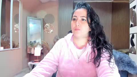 Snapshot of bbwluxurymuse chatting on May 29, 2026, 11:19 am bbwluxurymuse online show from May 29, 2026, 11:19 am