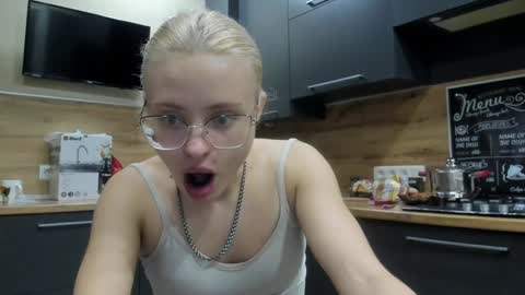Summer BABY online show from December 9, 2024, 6:46 pm