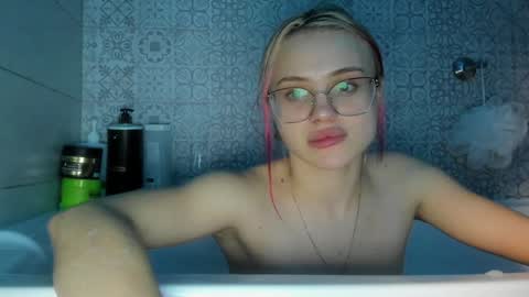 Summer BABY online show from December 25, 2024, 10:37 pm