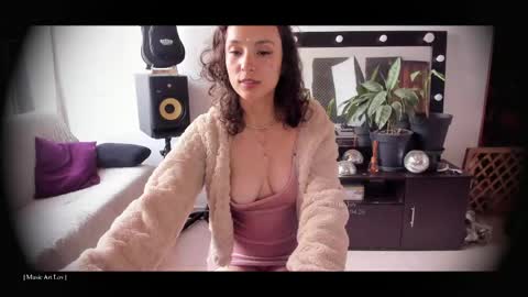 Snapshot of be_lov chatting on April 21, 2026, 5:28 pm Call me Bells Next Stream on Wednesday Feb 26 online show from April 21, 2026, 5:28 pm