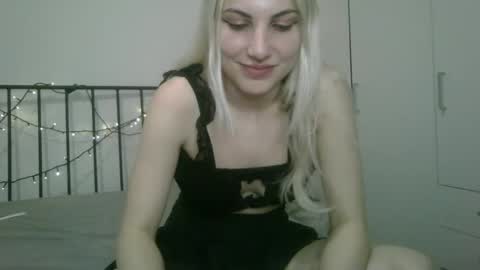 Snapshot of bea_trix77 chatting on January 27, 2025, 7:13 pm Yours sweet Bea 3 online show from January 27, 2025, 7:13 pm