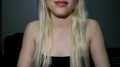 Snapshot of bea_trix77 chatting on November 11, 2025, 9:04 pm Yours sweet Bea 3 online show from November 11, 2025, 9:04 pm