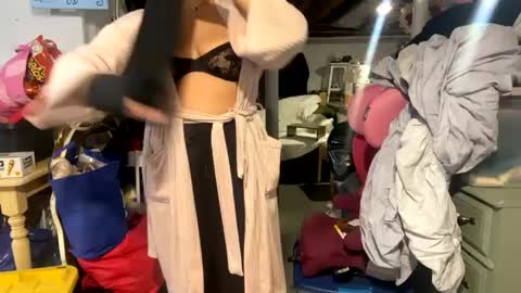 BeachyMILF online show from December 18, 2024, 3:47 am