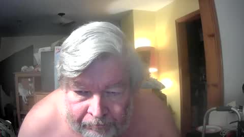 Snapshot of bear8620 chatting on June 17, 2026, 5:54 am bear online show from June 17, 2026, 5:54 am