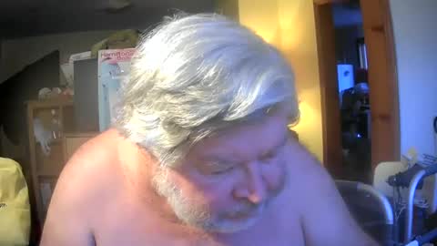 Snapshot of bear8620 chatting on June 20, 2026, 9:34 am bear online show from June 20, 2026, 9:34 am