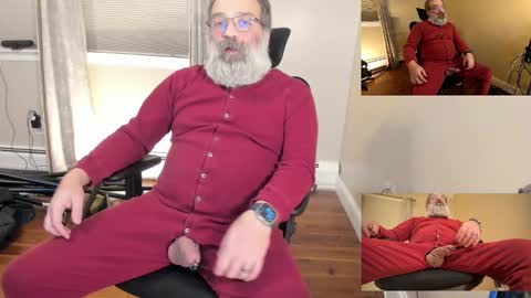 Snapshot of bear_in_mind chatting on January 5, 2025, 7:49 am BareBear online show from January 5, 2025, 7:49 am