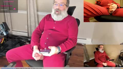 Snapshot of bear_in_mind chatting on January 6, 2025, 2:15 am BareBear online show from January 6, 2025, 2:15 am