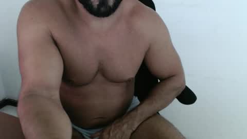 Snapshot of beard_top_guy chatting on February 14, 2025, 1:40 pm Beard Guy online show from February 14, 2025, 1:40 pm