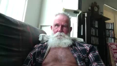 Snapshot of beardbushy chatting on September 26, 2025, 5:28 pm beardbushy online show from September 26, 2025, 5:28 pm