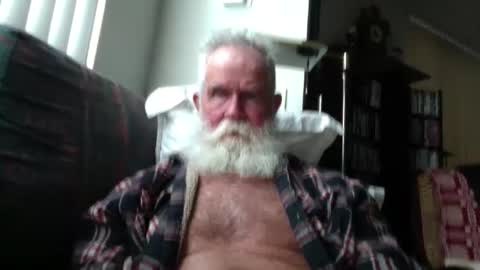 Snapshot of beardbushy chatting on April 10, 2026, 5:28 pm beardbushy online show from April 10, 2026, 5:28 pm