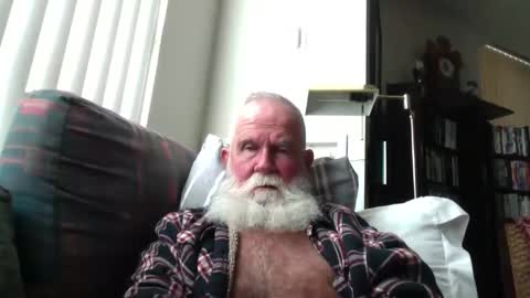 Snapshot of beardbushy chatting on May 3, 2026, 3:40 pm beardbushy online show from May 3, 2026, 3:40 pm