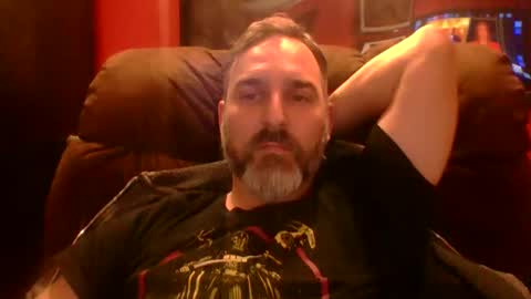 Snapshot of beardedambition chatting on October 8, 2025, 10:40 pm beardedambition online show from October 8, 2025, 10:40 pm