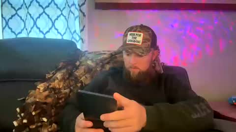 Snapshot of beardedstud4u chatting on October 10, 2025, 2:16 pm beardedstud4u online show from October 10, 2025, 2:16 pm