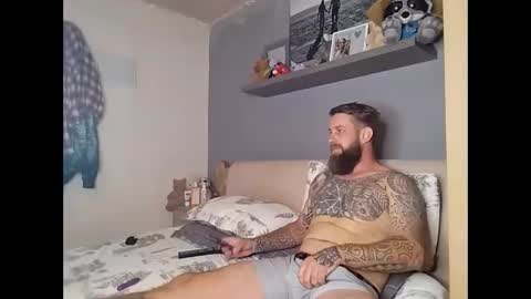Snapshot of beardedtattedguy chatting on September 17, 2025, 8:27 am beardedtattedguy online show from September 17, 2025, 8:27 am
