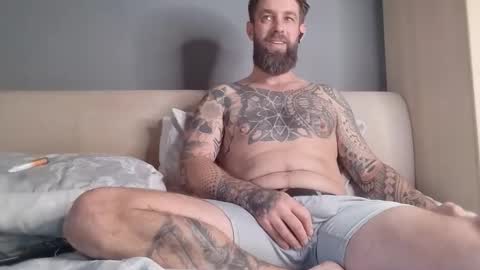 Snapshot of beardedtattedguy chatting on November 1, 2025, 10:28 am beardedtattedguy online show from November 1, 2025, 10:28 am