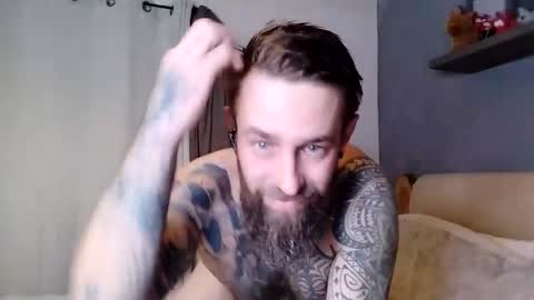 Snapshot of beardedtattedguy chatting on November 4, 2025, 4:28 pm beardedtattedguy online show from November 4, 2025, 4:28 pm
