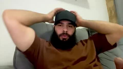 Snapshot of beardmax chatting on June 1, 2026, 6:26 am Min online show from June 1, 2026, 6:26 am