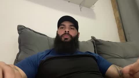 Snapshot of beardmax chatting on June 3, 2026, 5:32 am Min online show from June 3, 2026, 5:32 am