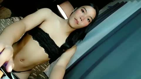 beatrice_luna online show from April 22, 2026, 9:44 am