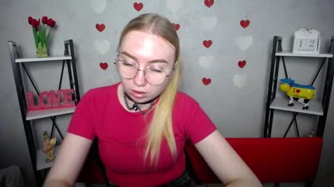 BeatriceFlyy online show from December 12, 2024, 9:30 am