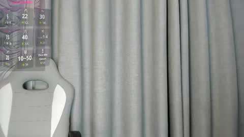 Snapshot of beautifulgirl4u_ chatting on August 3, 2026, 11:19 pm online show from August 3, 2026, 11:19 pm