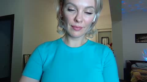 Snapshot of beautifulkollettee chatting on January 17, 2025, 10:23 pm Beautifulkollette online show from January 17, 2025, 10:23 pm