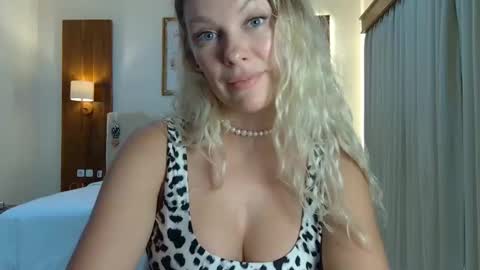 Beautifulkollette online show from October 16, 2025, 3:51 am