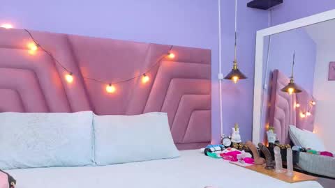 Shalom  online show from December 4, 2025, 8:28 pm