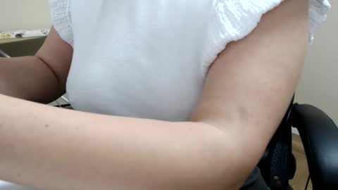 beauty_annyta online show from April 3, 2026, 9:40 am