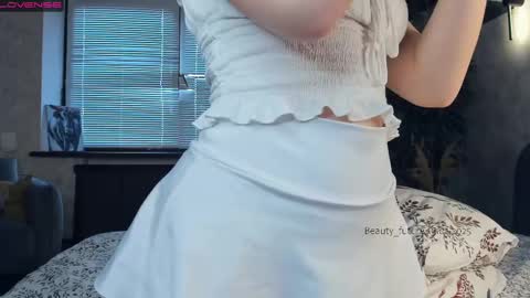 Snapshot of beauty_future chatting on February 19, 2025, 9:50 am Nicole online show from February 19, 2025, 9:50 am