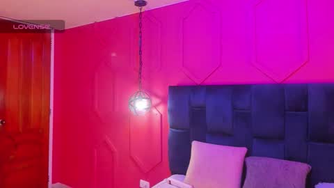 Snapshot of beauty_milf4 chatting on October 9, 2025, 11:41 am Chantall online show from October 9, 2025, 11:41 am