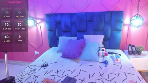 Snapshot of beauty_milf4 chatting on October 16, 2025, 11:22 am Chantall online show from October 16, 2025, 11:22 am