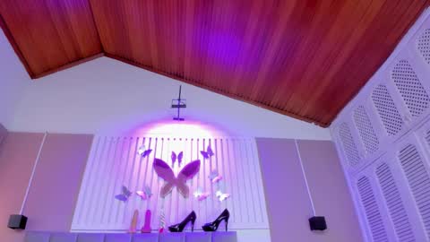 Snapshot of beauty_milf4 chatting on February 10, 2026, 3:32 am Chantall online show from February 10, 2026, 3:32 am