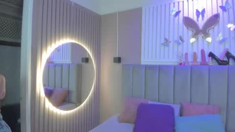 Snapshot of beauty_milf4 chatting on February 22, 2026, 3:29 am Chantall online show from February 22, 2026, 3:29 am