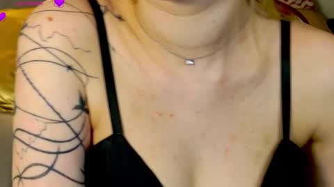 Snapshot of beauty_sashaxx chatting on April 8, 2026, 3:01 pm beauty Sasha online show from April 8, 2026, 3:01 pm