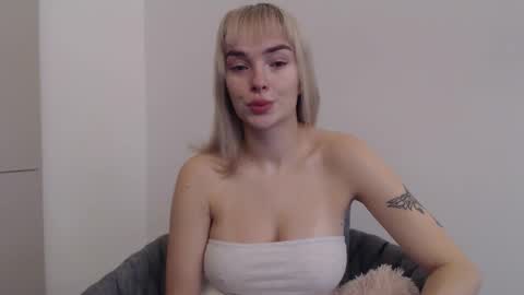 POLLY online show from October 8, 2025, 9:40 am