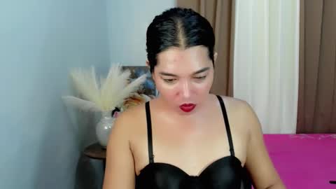 Snapshot of beautyqueens_cum chatting on April 13, 2026, 5:07 pm beautyqueens_cum online show from April 13, 2026, 5:07 pm