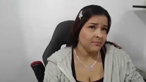 beautyykarol online show from November 24, 2025, 6:18 pm