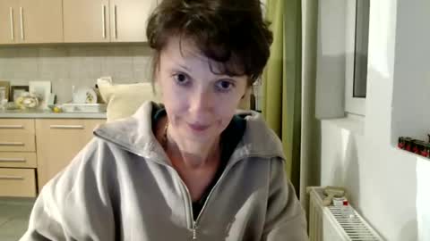 Snapshot of bebacksooon chatting on October 2, 2025, 6:48 pm Raluca online show from October 2, 2025, 6:48 pm