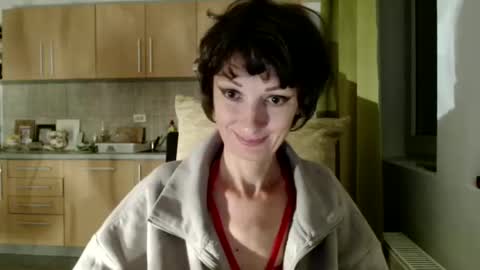 Snapshot of bebacksooon chatting on October 8, 2025, 4:37 pm Raluca online show from October 8, 2025, 4:37 pm